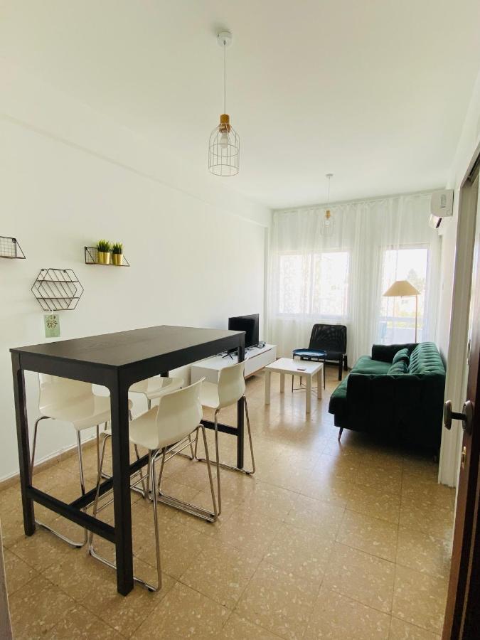 Simple One Bedroom Flat In Engomi Exterior photo