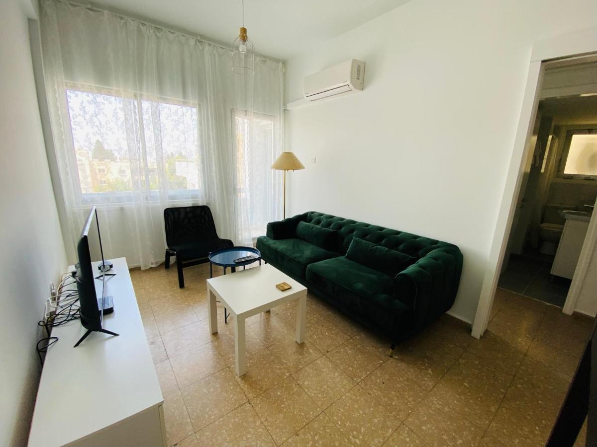 Simple One Bedroom Flat In Engomi Exterior photo